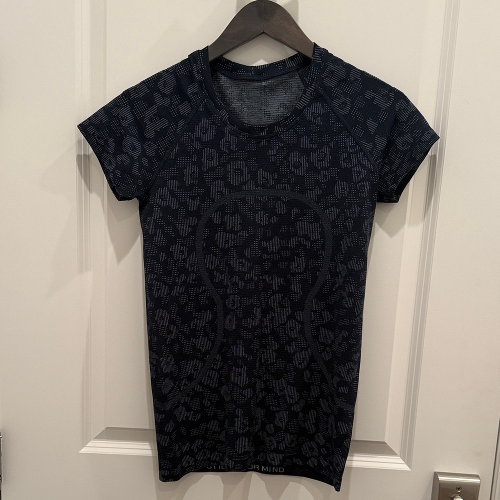 lululemon athletica Navy Patterned Short Sleeve Tee
